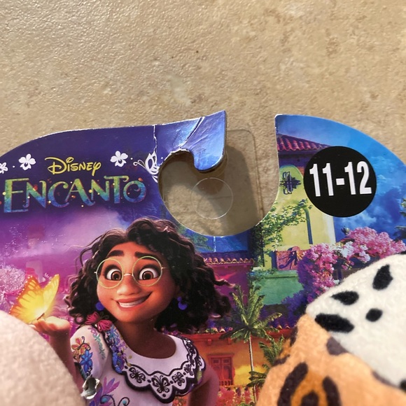 Disney Encanto plush slippers - Picture 4 of 12